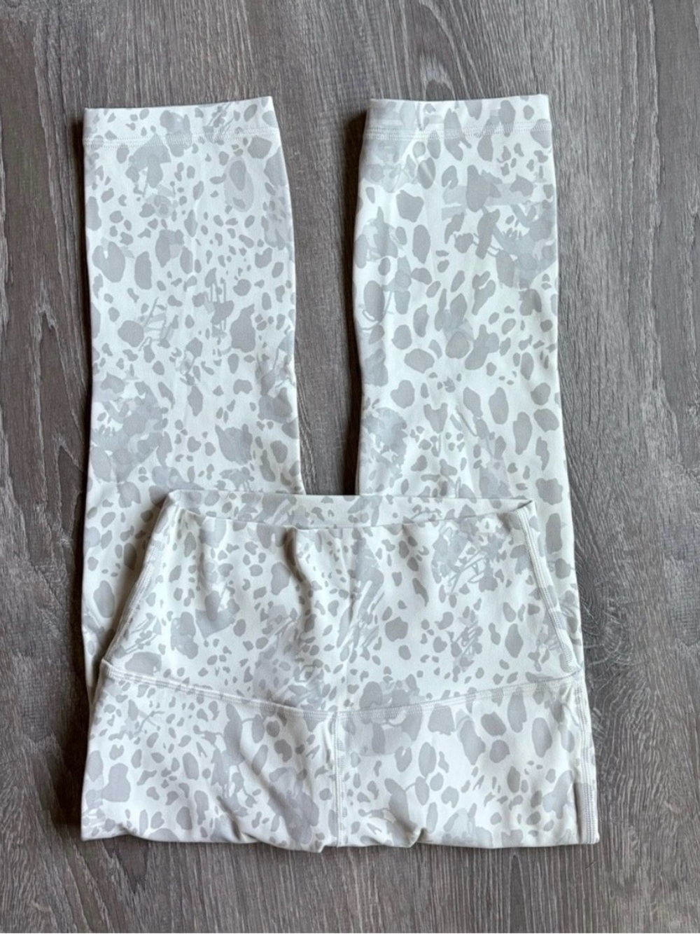 Lululemon Align High-Rise Crop 21" Cheetah Camo Antique White Multi Women’s 4 - Picture 2 of 4